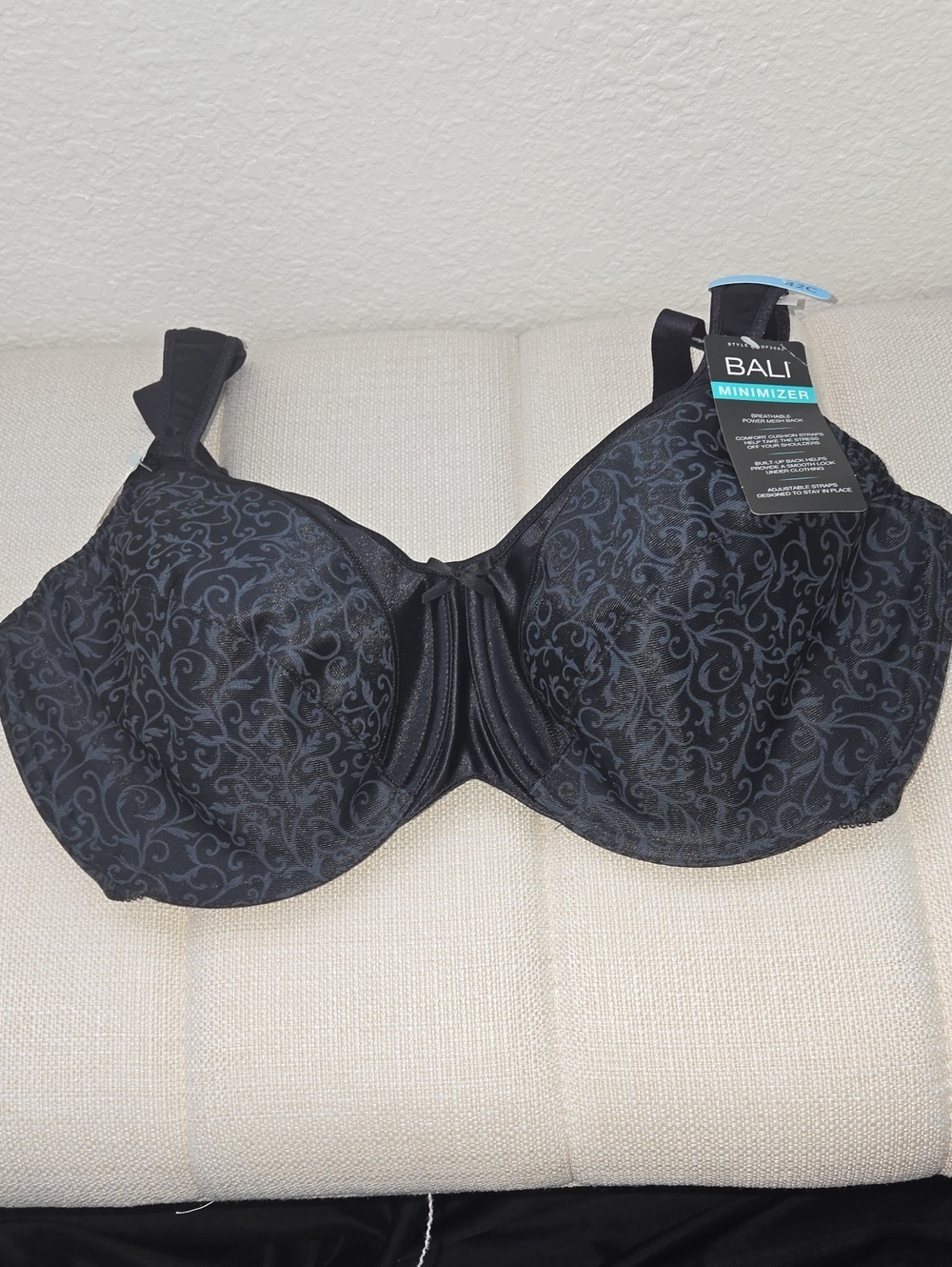 Bali Black Minimizer Underwire Bra with Subtle Scroll Pattern
